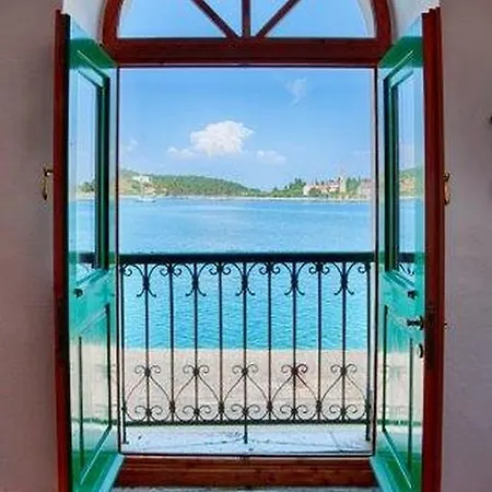 Apartment Waterfront Vis